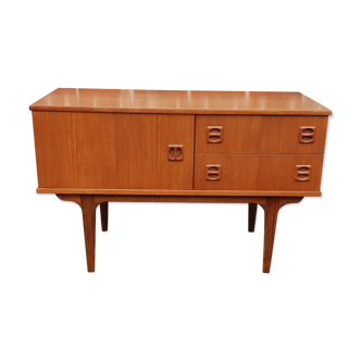 Enfilade scandinave des années 60 avec pieds fuseaux