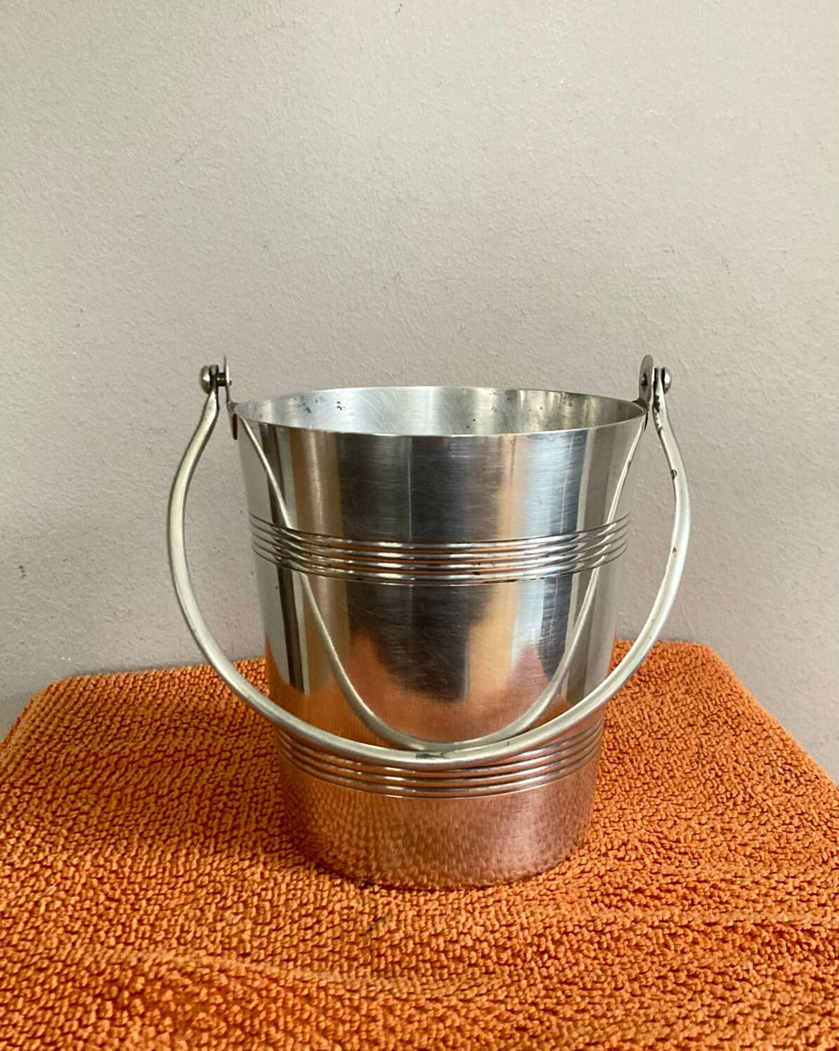 Ice bucket with handle from the late 19th / early 20th century in hallmarked silver-plated metal