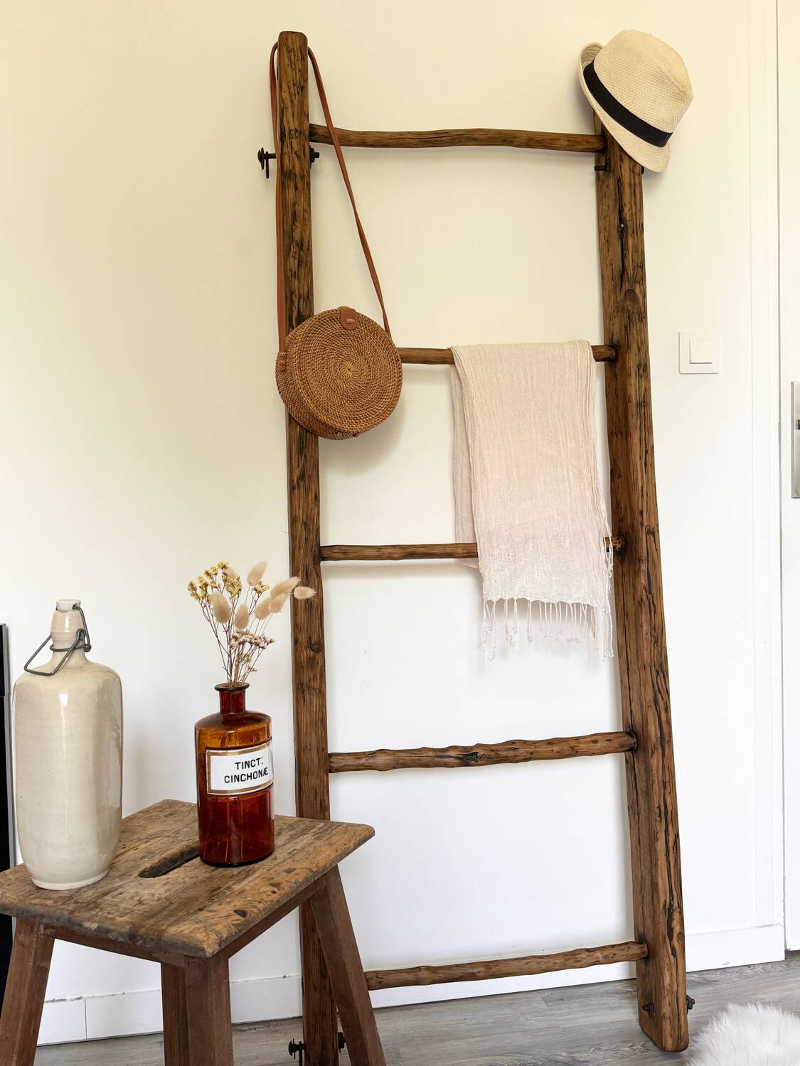 Old wooden ladder / rack