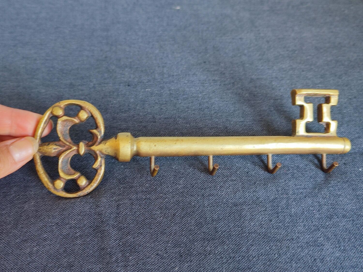 Key holder in the shape of a vintage key