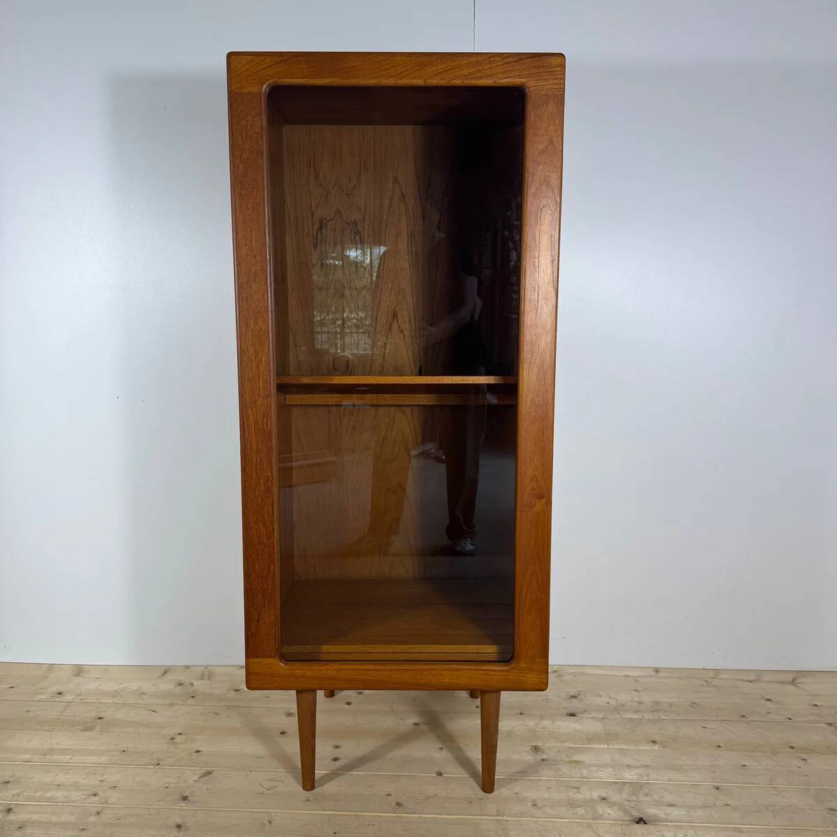 Meuble en teck avec porte en verre, Danemark 1960