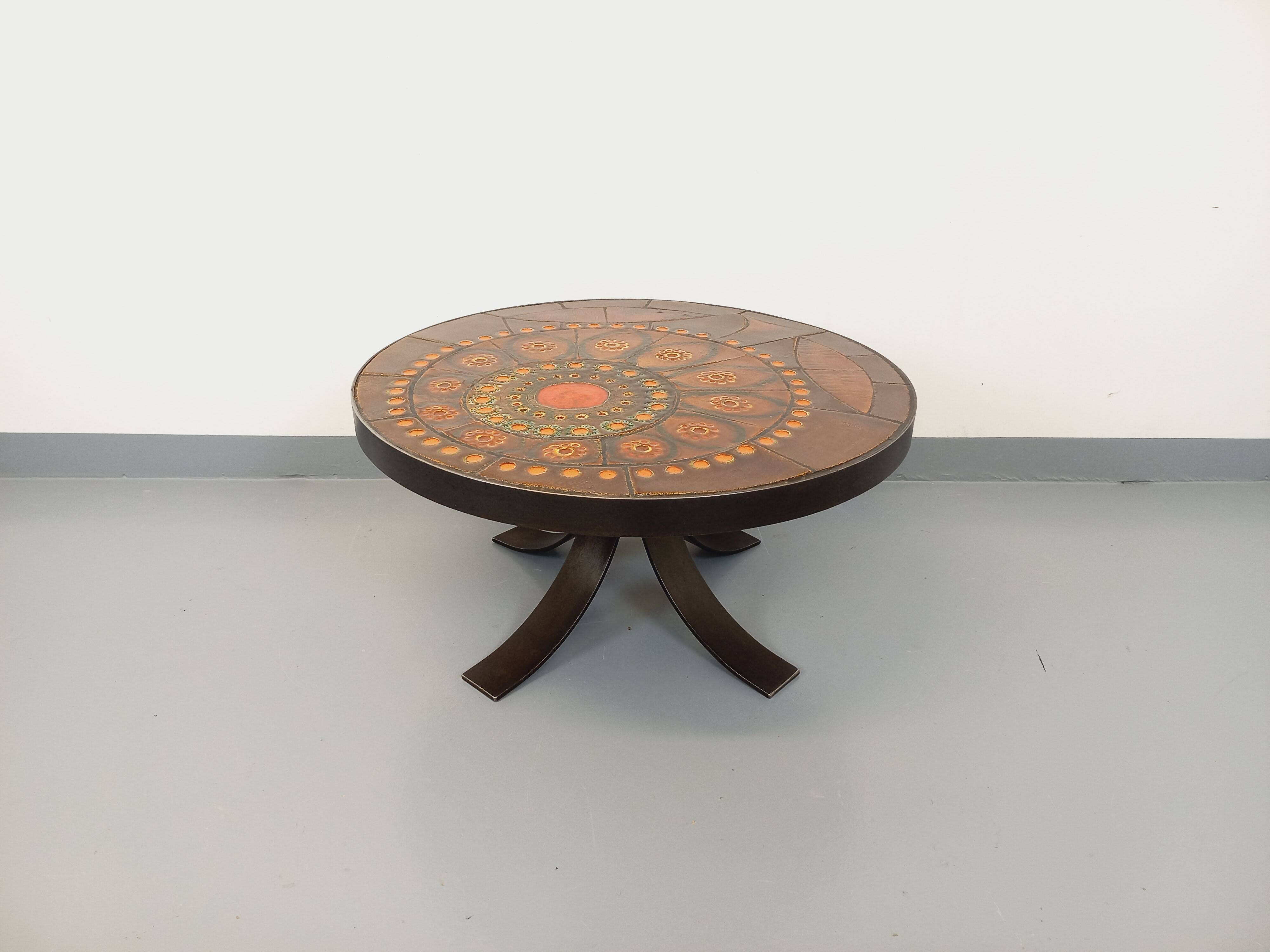 Vintage round coffee table from the 60s 70s by Raymond Corroyez in ceramic