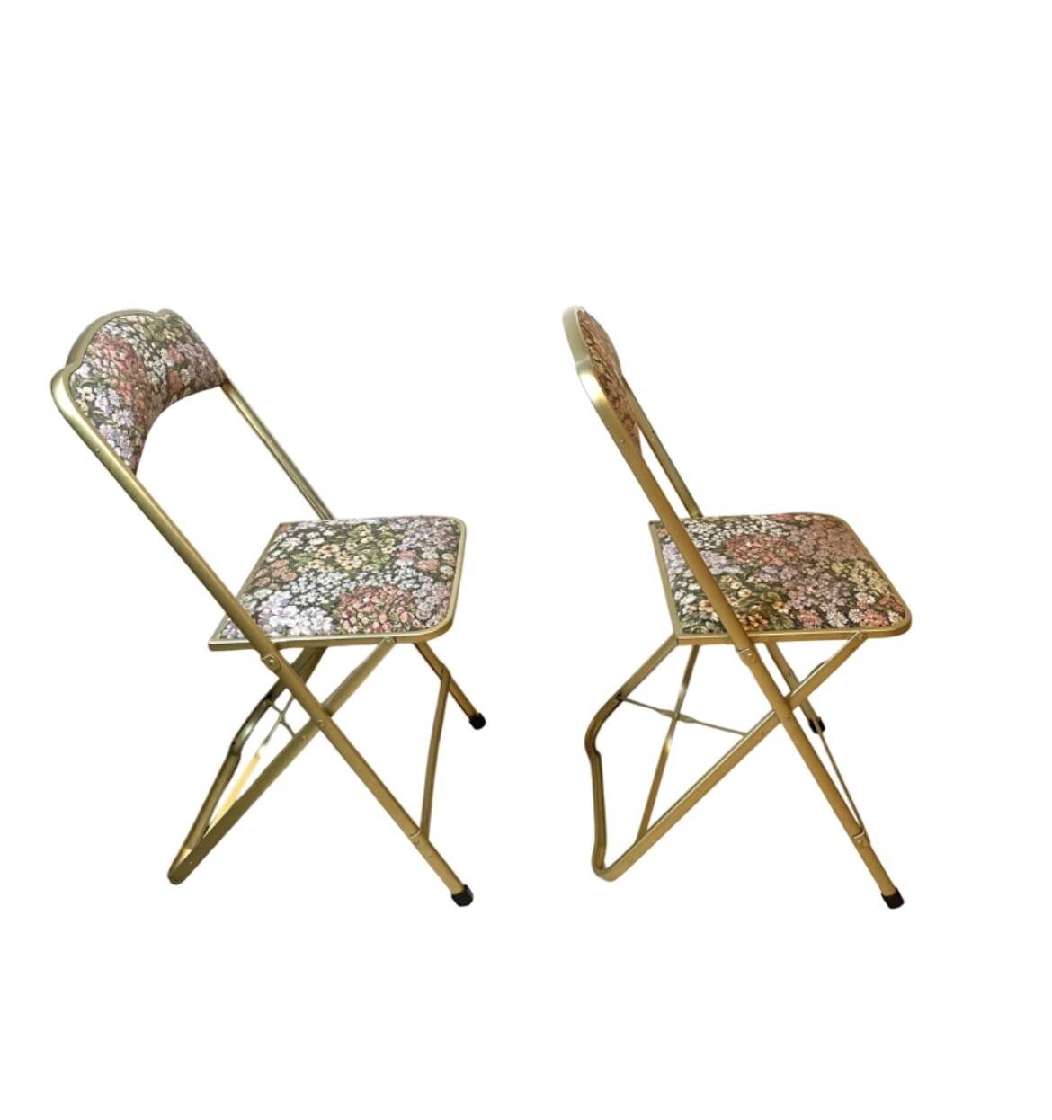 Folding chairs with floral pattern