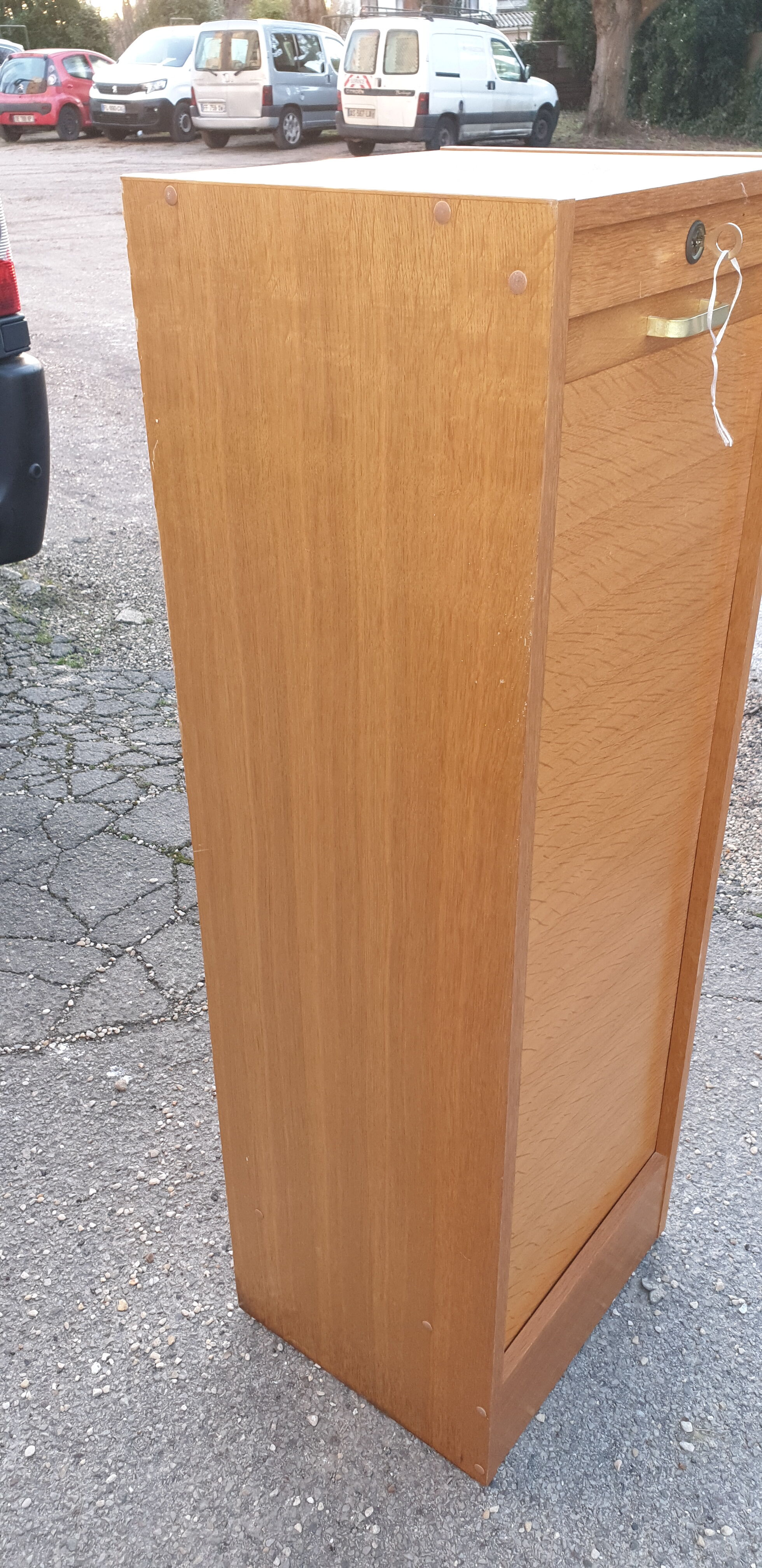 Administrative curtain cabinet