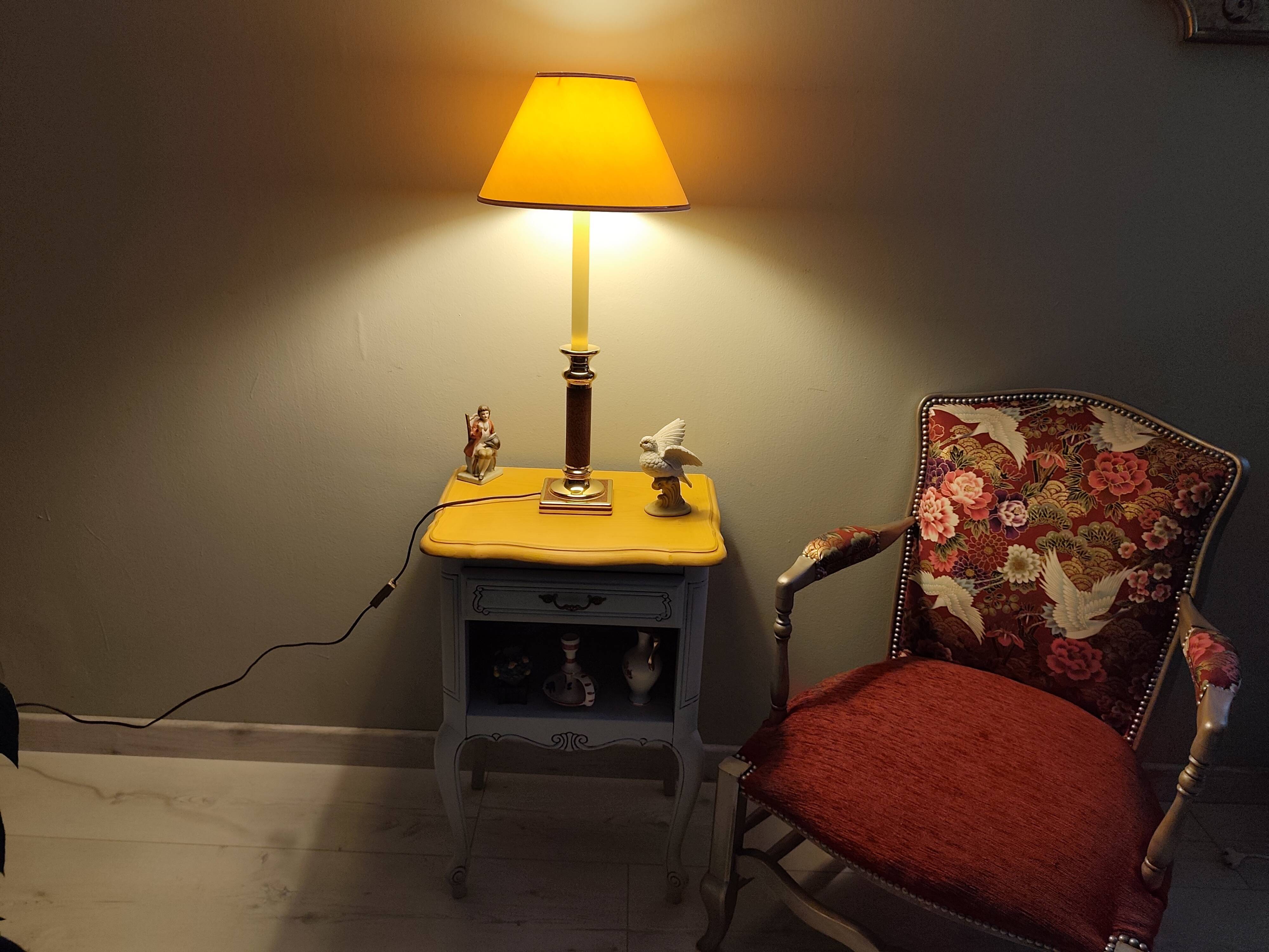 Vintage tall accent lamp