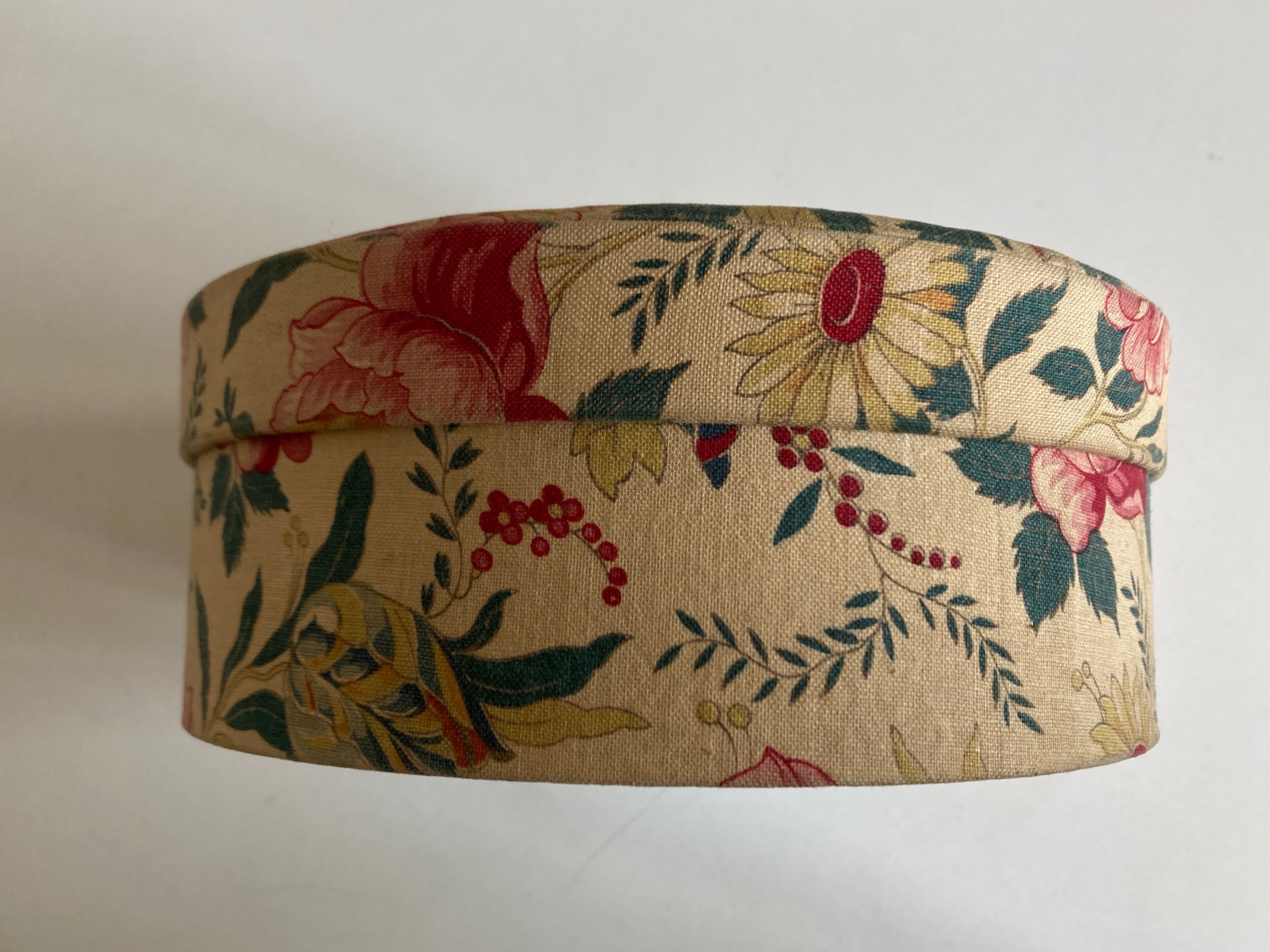 Le Bon Marché box in art deco floral fabric 1930