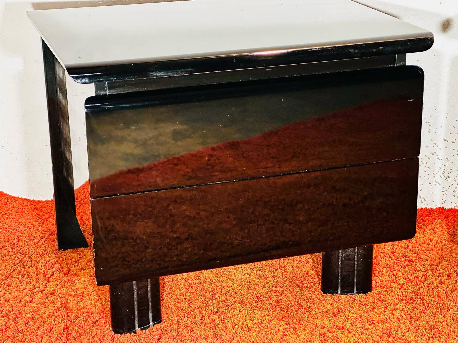 Coppia comodini en legno massello primi anni 80.