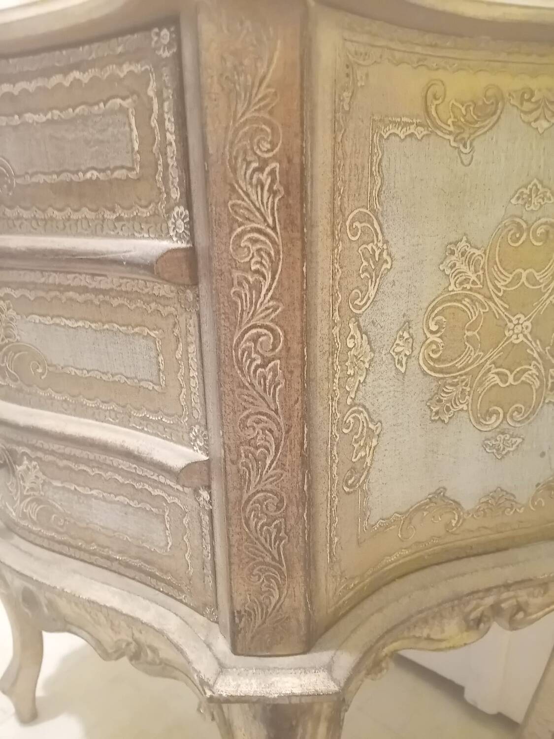 Table chevet 3 tiroirs 1950 -1970 italien bois doré