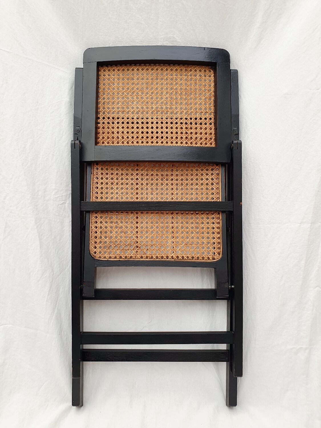 Chaise pliante en bois et cannage