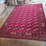 Tapis rouge à motifs