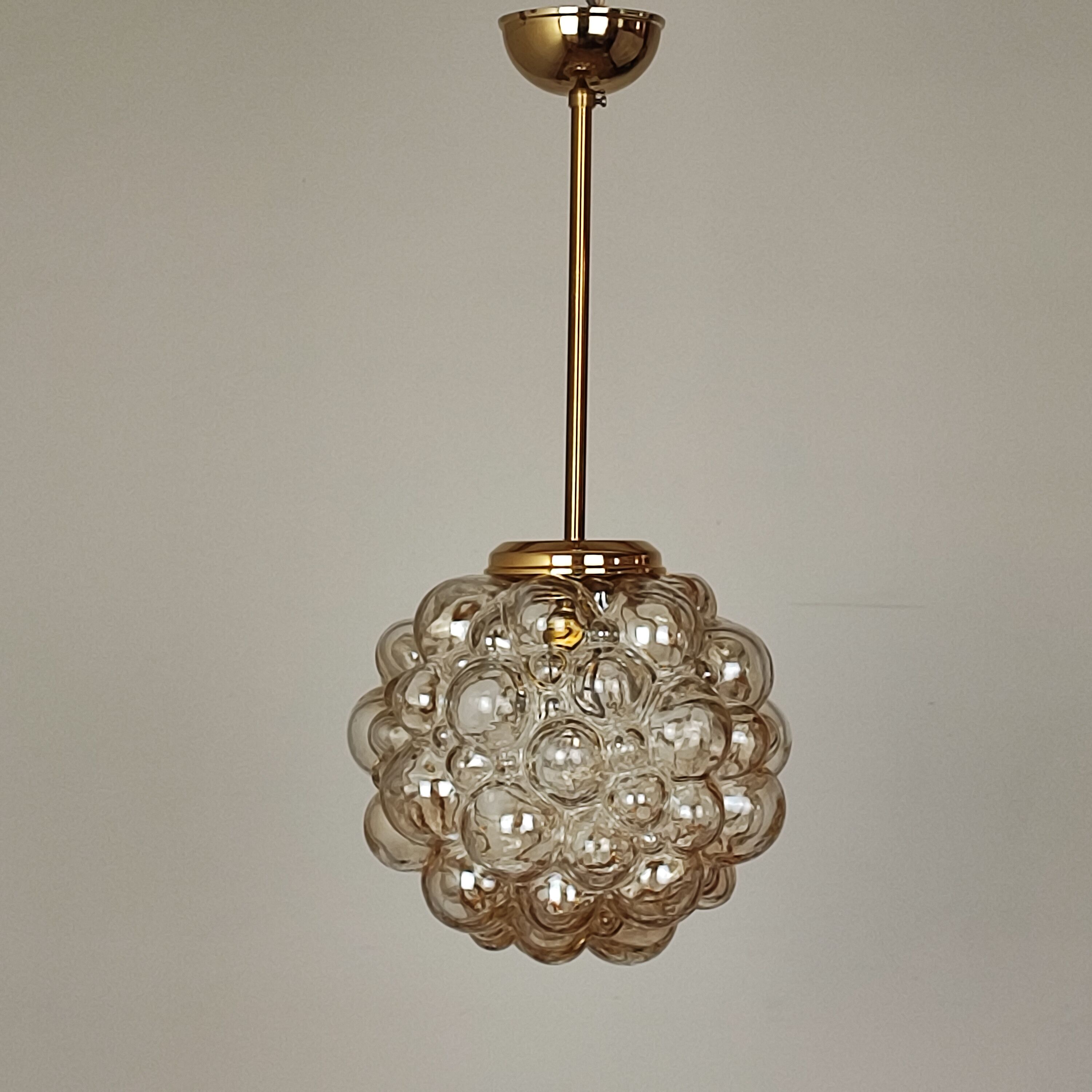 Glass suspension "bubble"