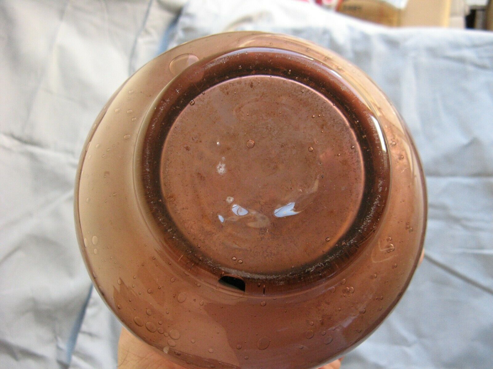 Carafe en verrerie de Biot de couleur violet mauve