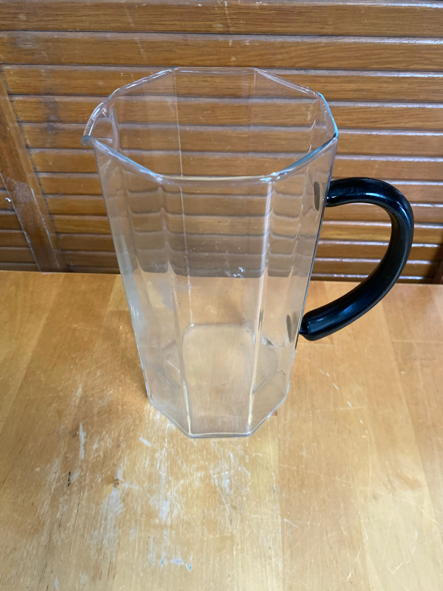Old pichet arcoroc model octime transparent glass + black handle wine