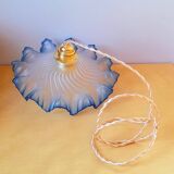 Suspension in opaline corolla from the 1930s