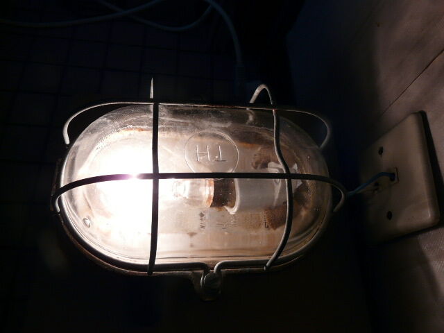 Lampe hublot applique plafonnier 1970 en métal et verre TH