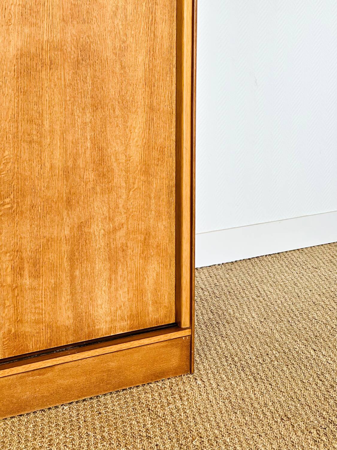 Vintage Austinsuite 1960s wardrobe
