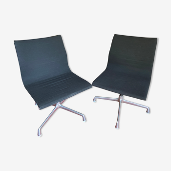 pair of Charles & Ray Eames chairs for Herman Miller model EA 106