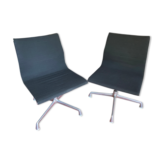 pair of Charles & Ray Eames chairs for Herman Miller model EA 106