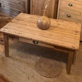 Old farmhouse coffee table with 1 drawer in raw solid wood.