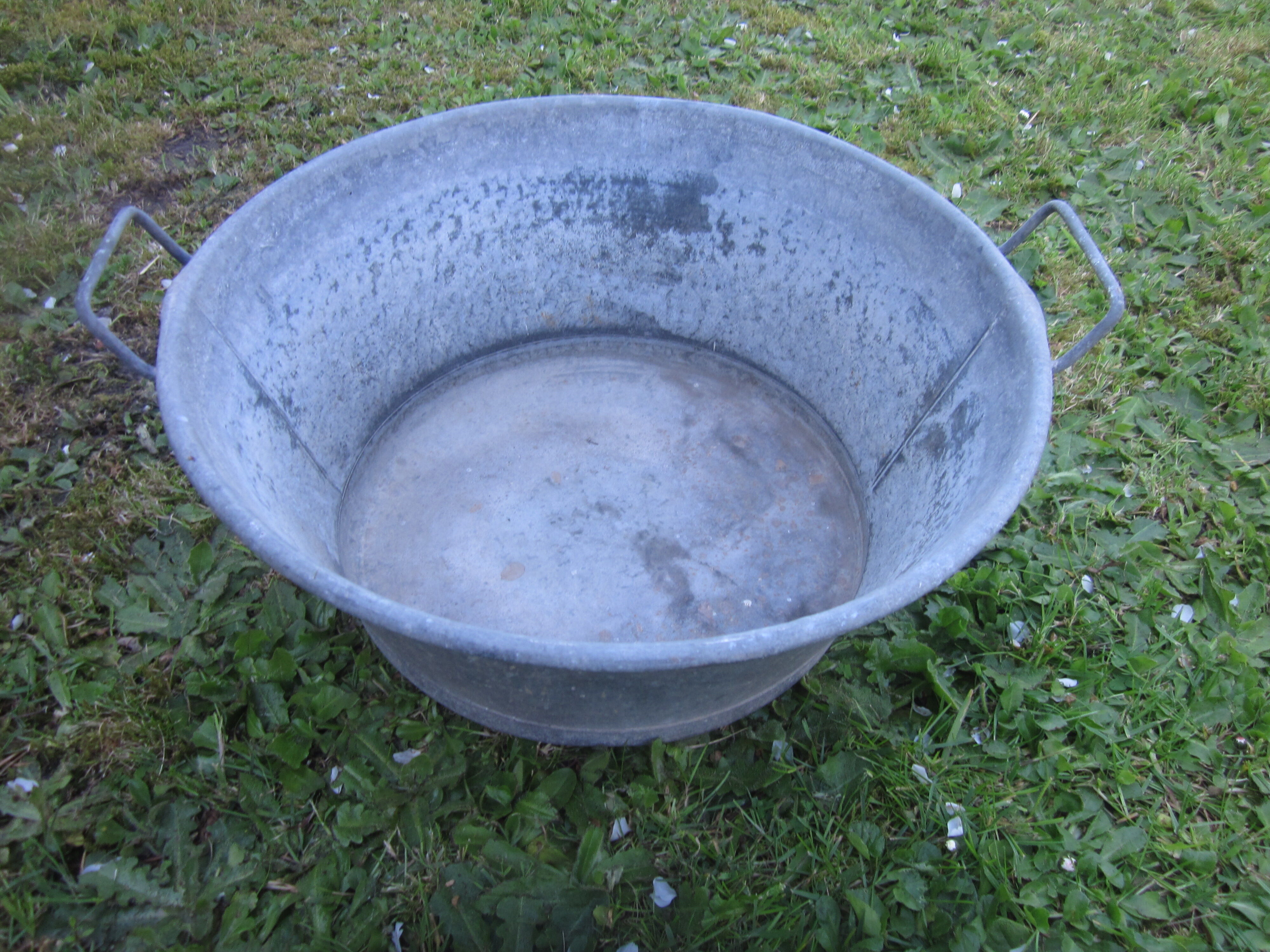 Bassine ancienne en zinc