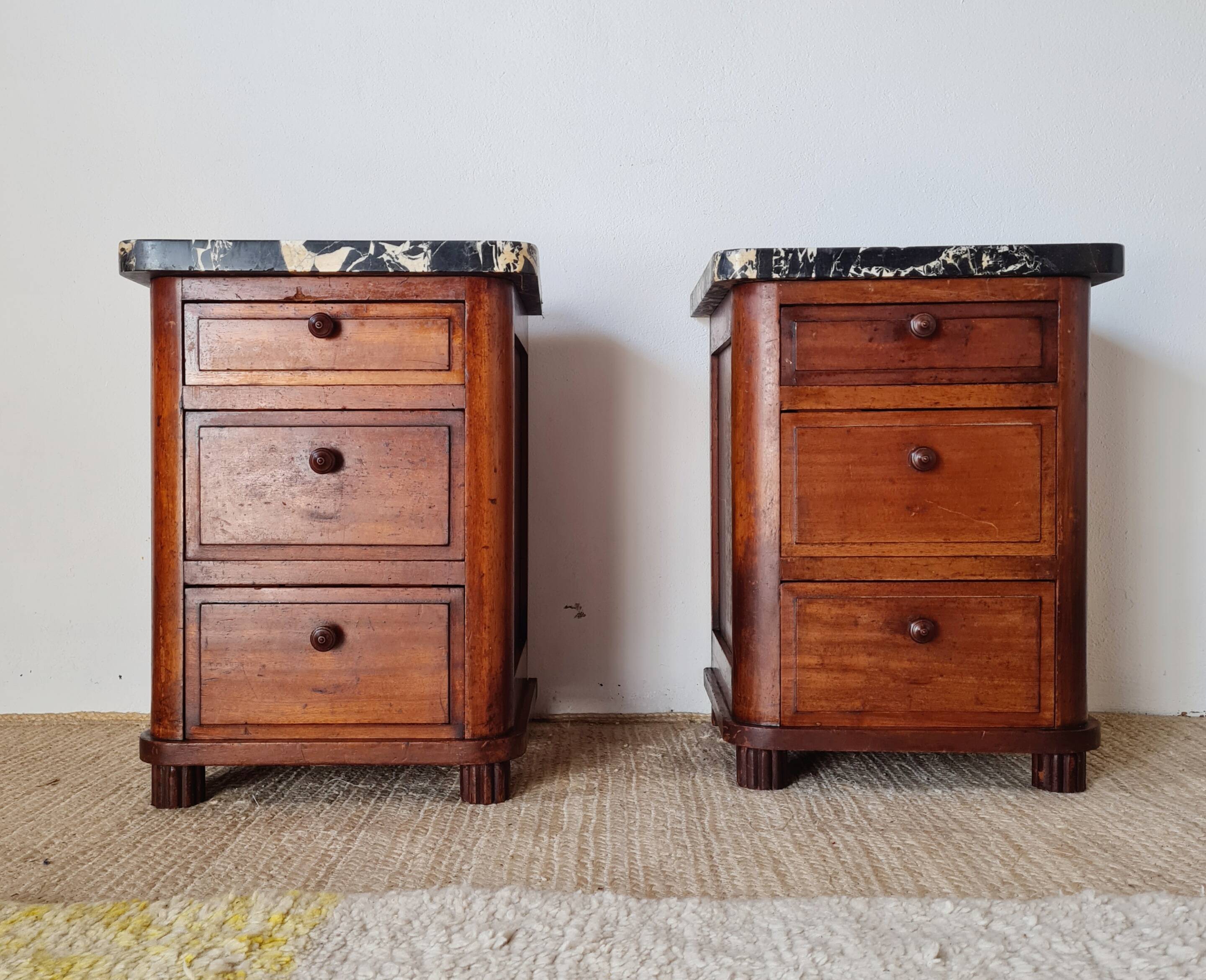 Paire de chevets Art déco en bois et marbre noir