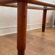 Table basse en bois et verre