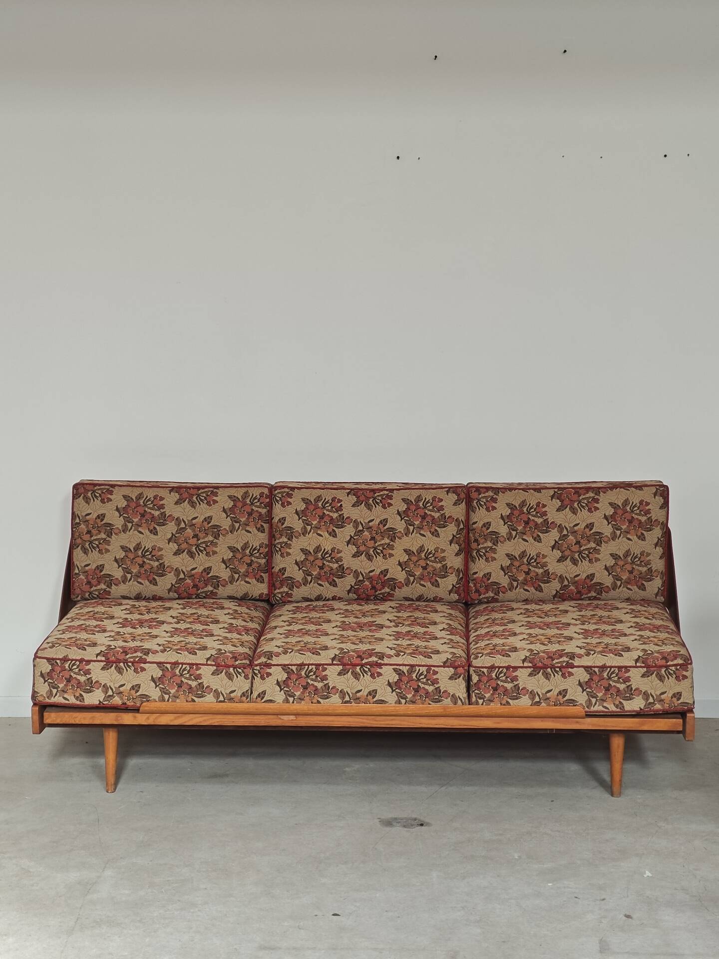 Folding sofa bed Canapé banquette Interier Praha 1960 floral pattern fabric
