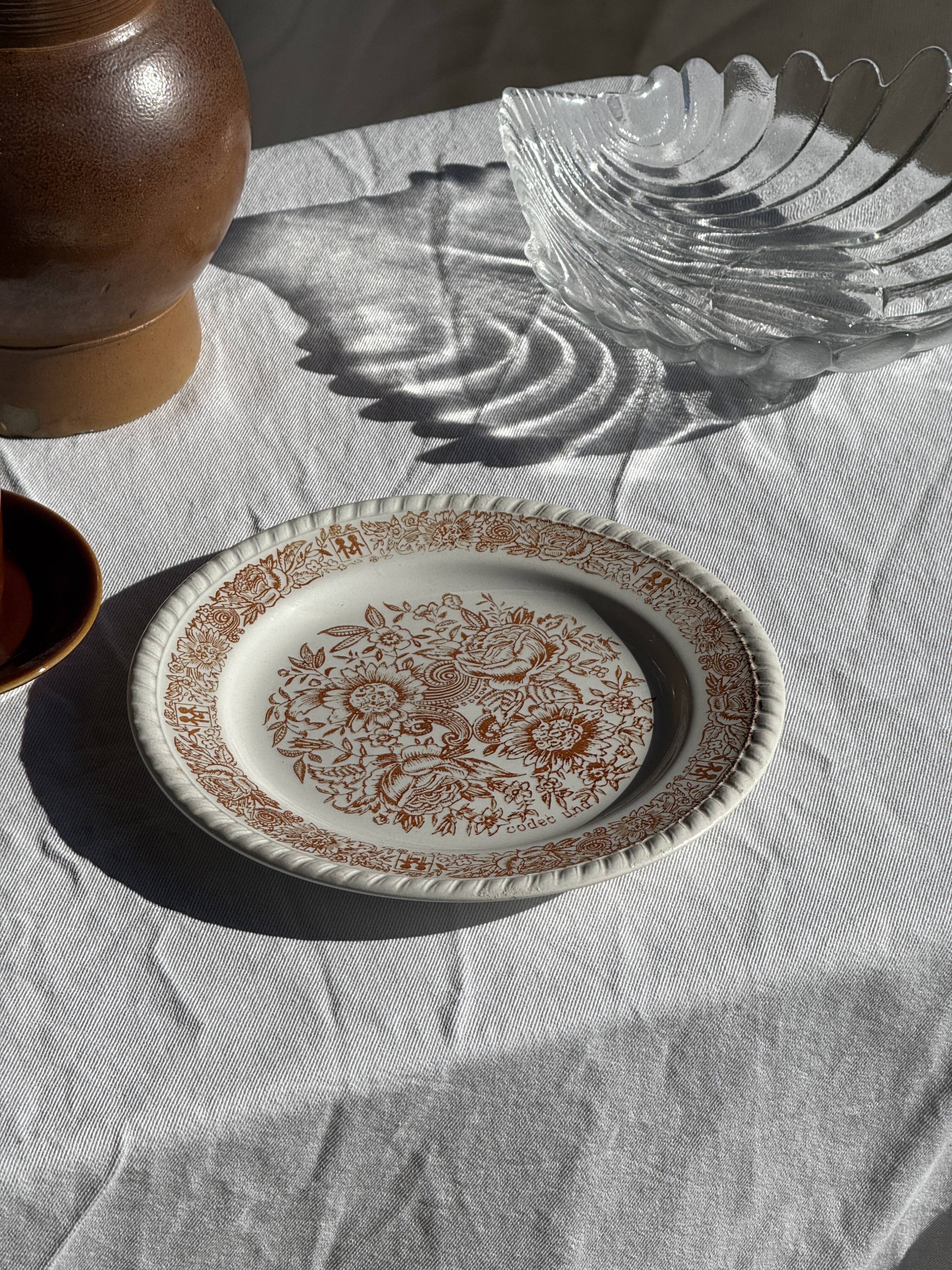 Large stylised shell bowl in vintage glass D22