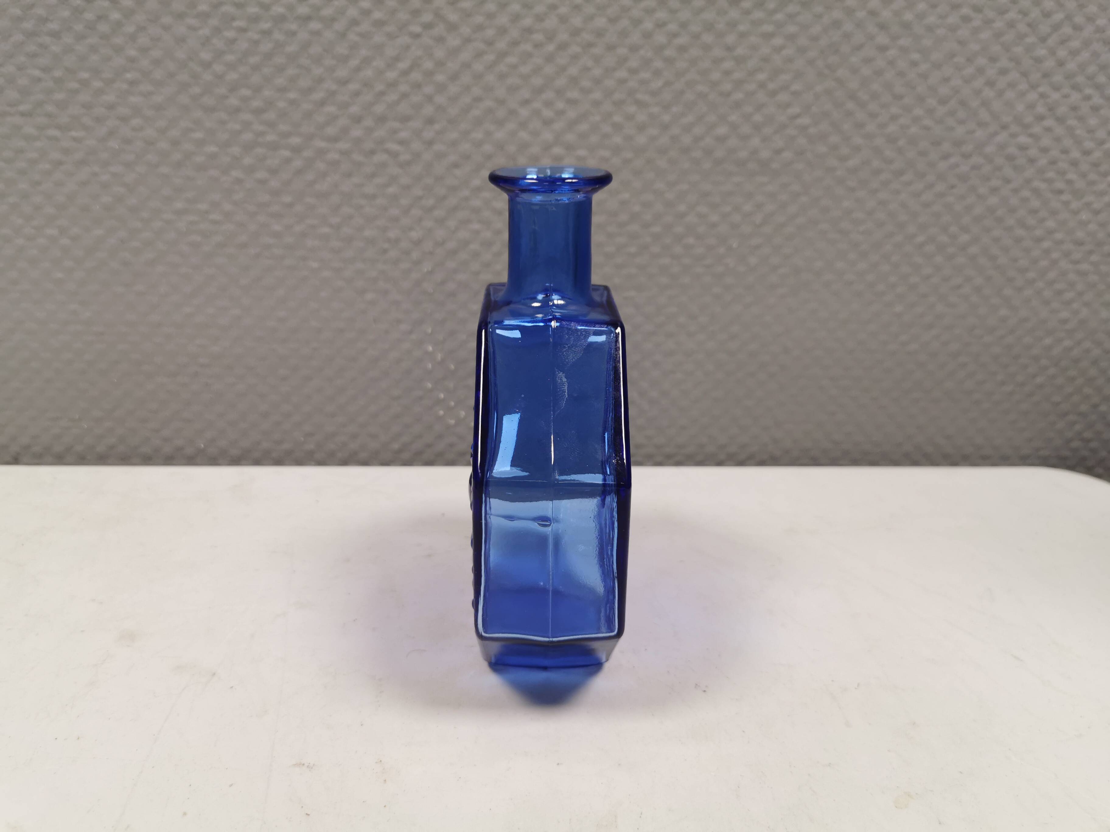 Blue glass vase from Riihimäen Lasi Finland, by Nanny Still.
