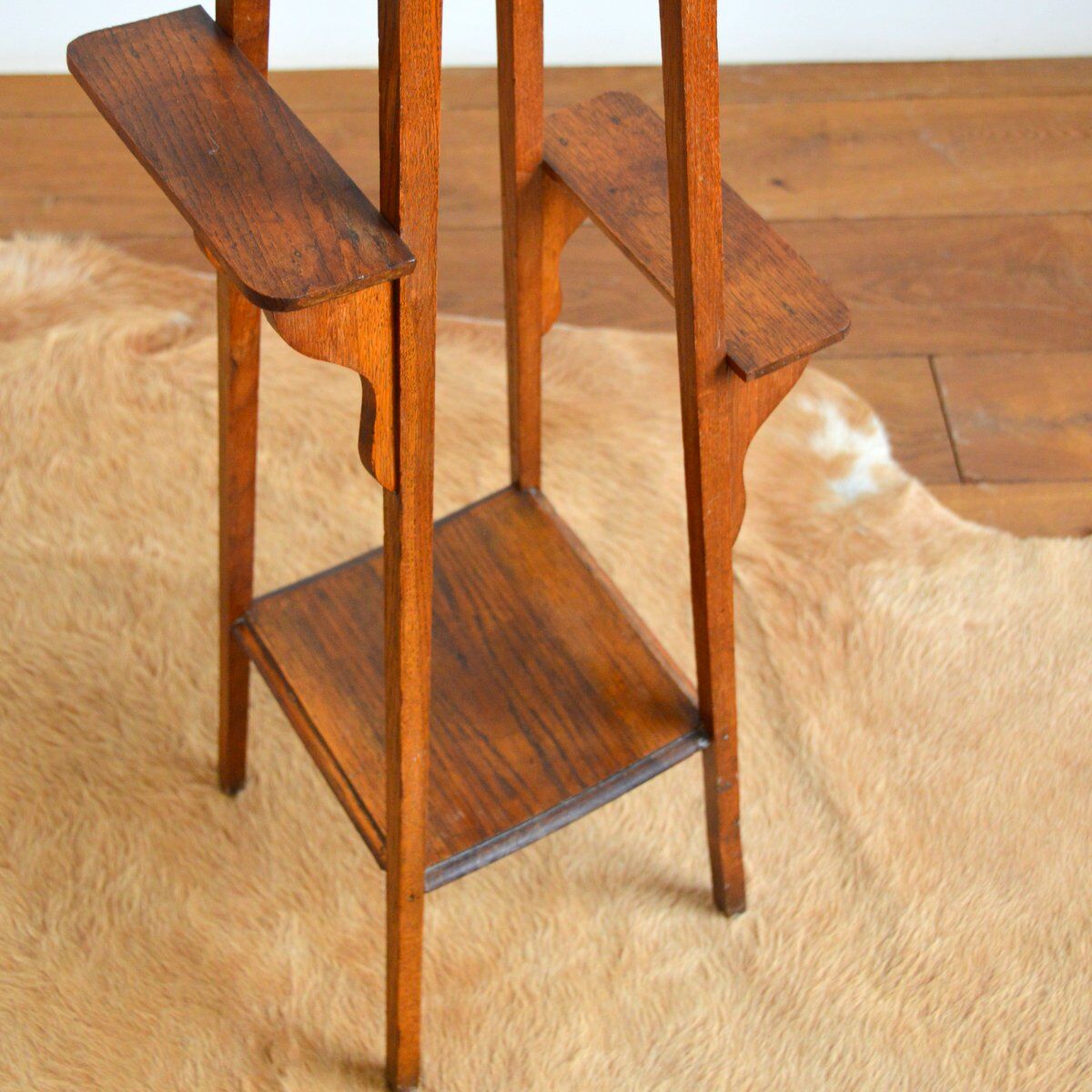 Vintage wooden sellette