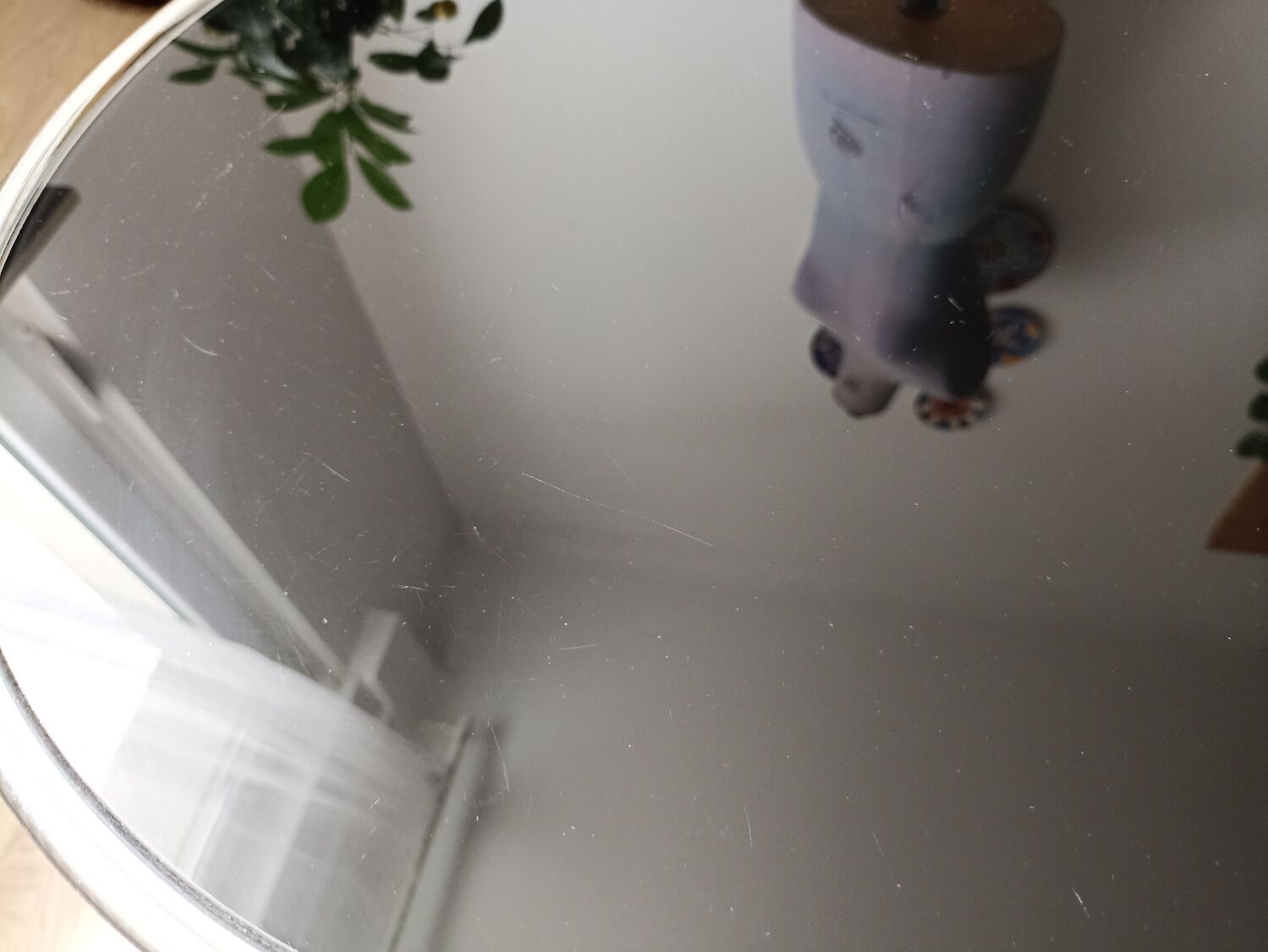 Round coffee table in glass and vintage chrome