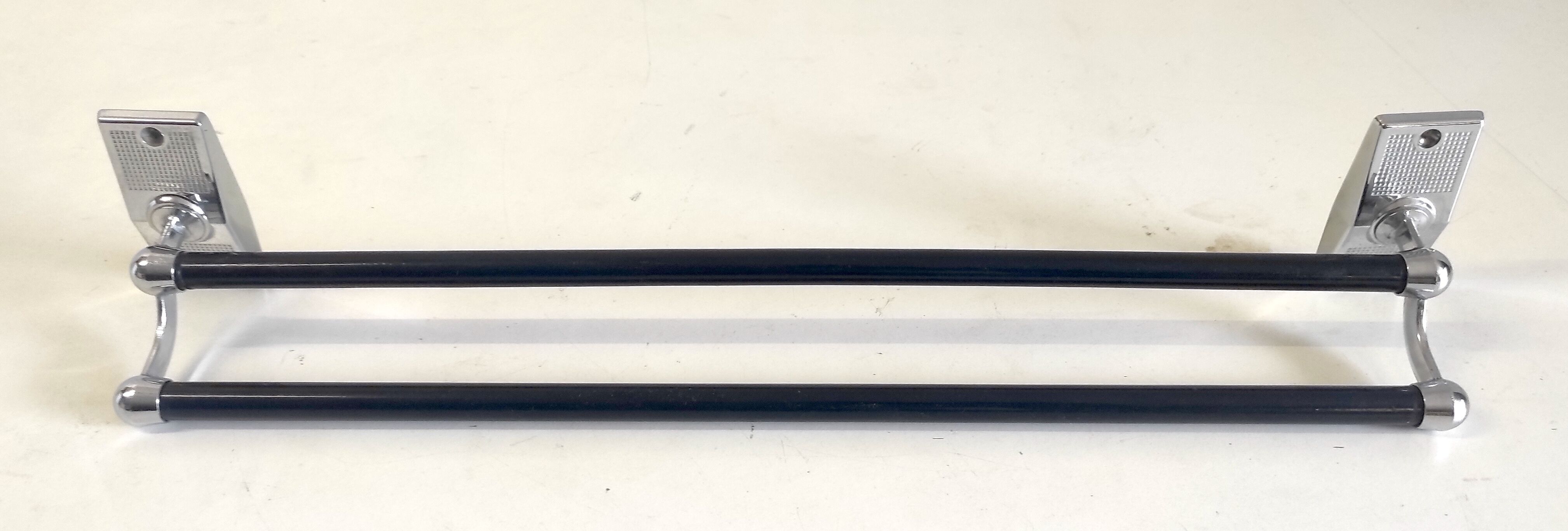 Wall-mounted chrome metal towel rack – 60s/70s