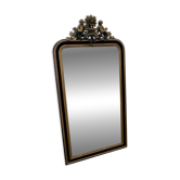 Miroir ancien noir et or des années 1800 avec cupidon, France des années 1800.