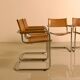 Ensemble de 4 chaises italienne en cuir cognac "Cantilever" par Marcel Breu