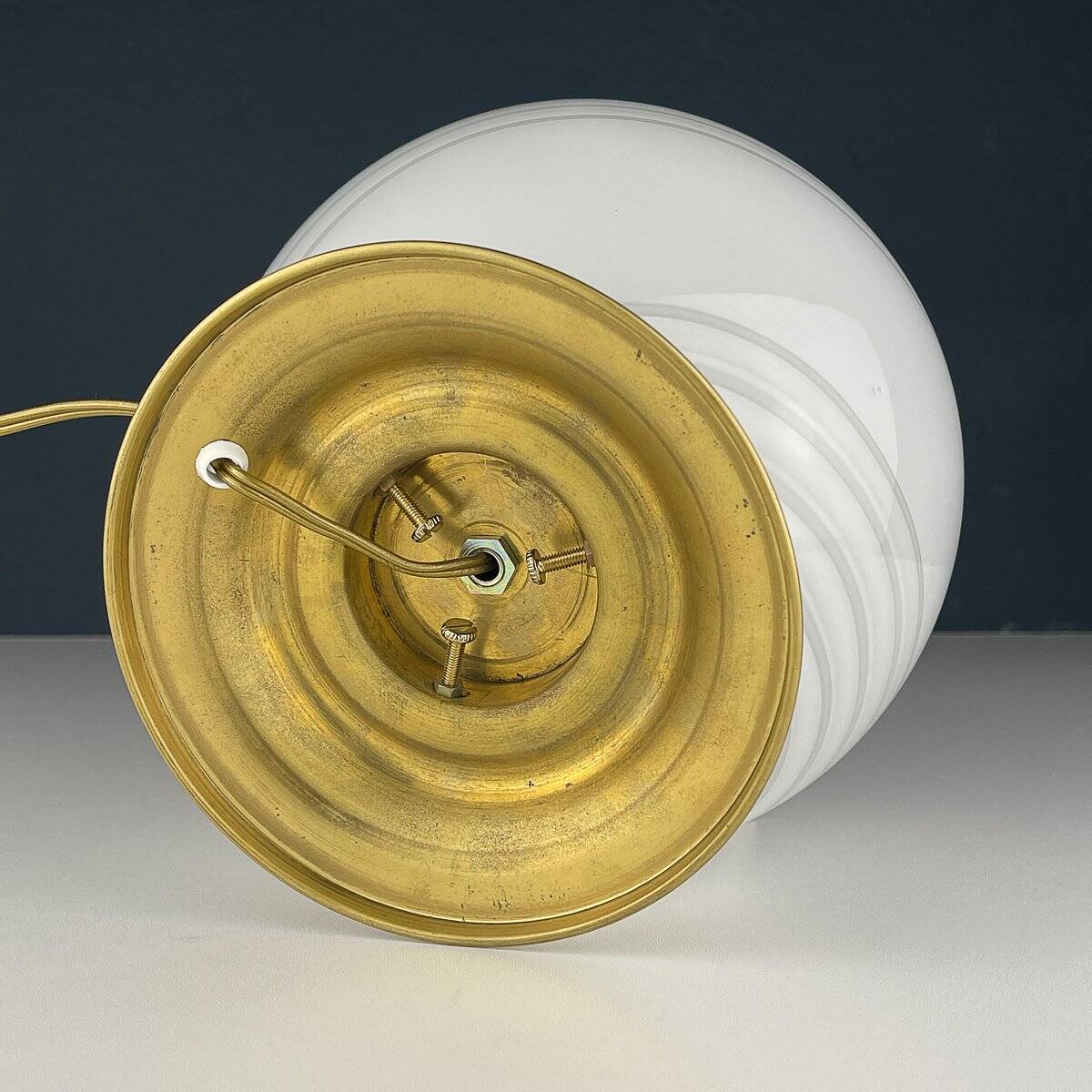 Vintage table lamp in white Murano glass, Italy, 1970s.