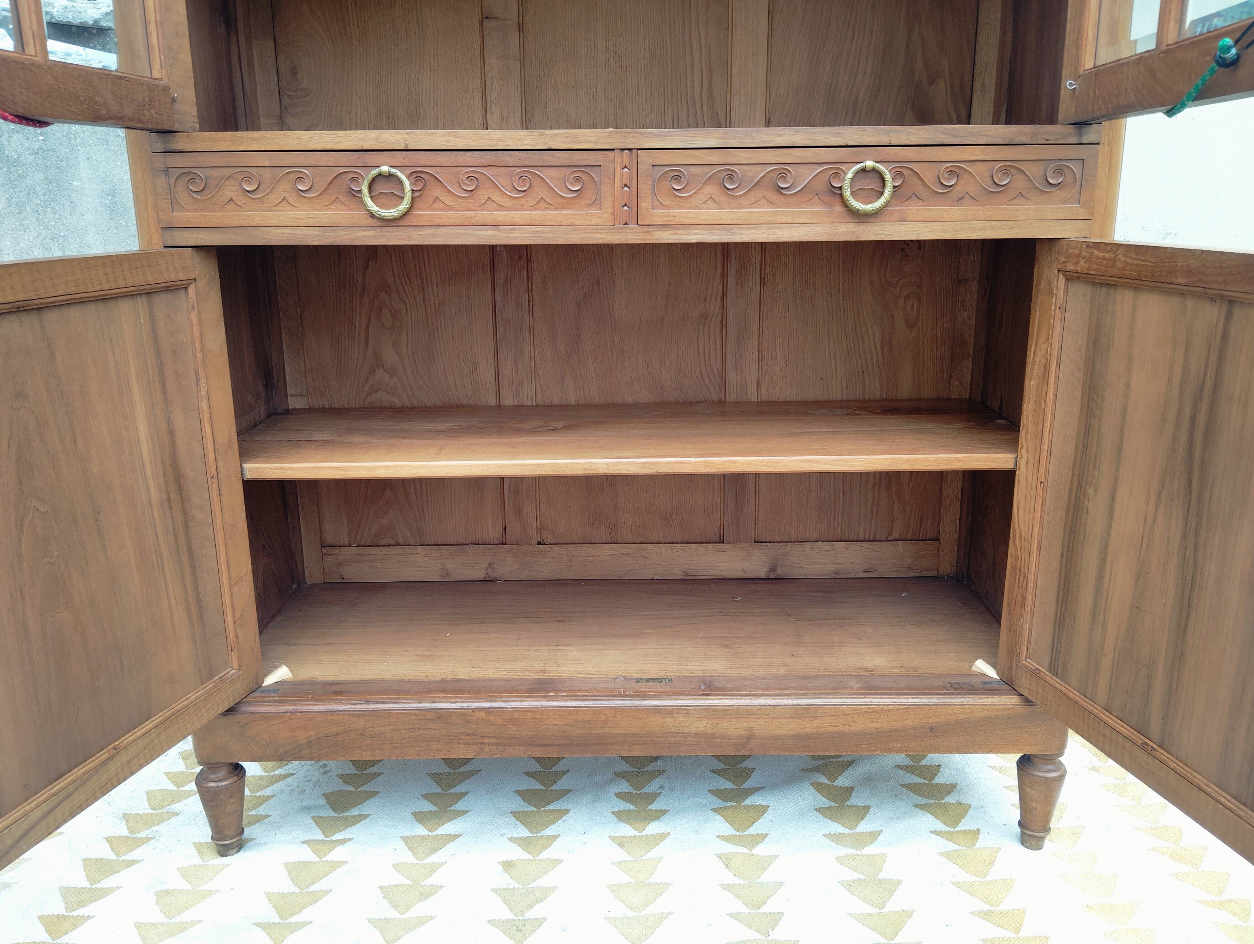 Buffet vaisselier en noyer