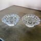Lot de 2 bougeoirs en verre moulé