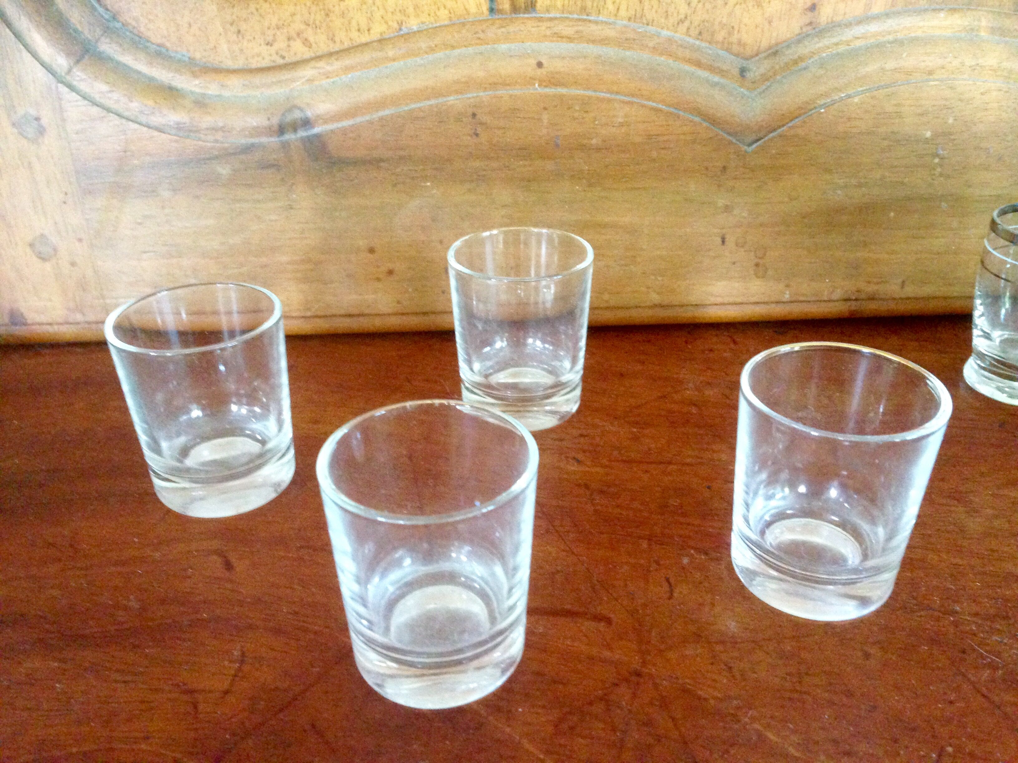 Verres anciens à liqueurs