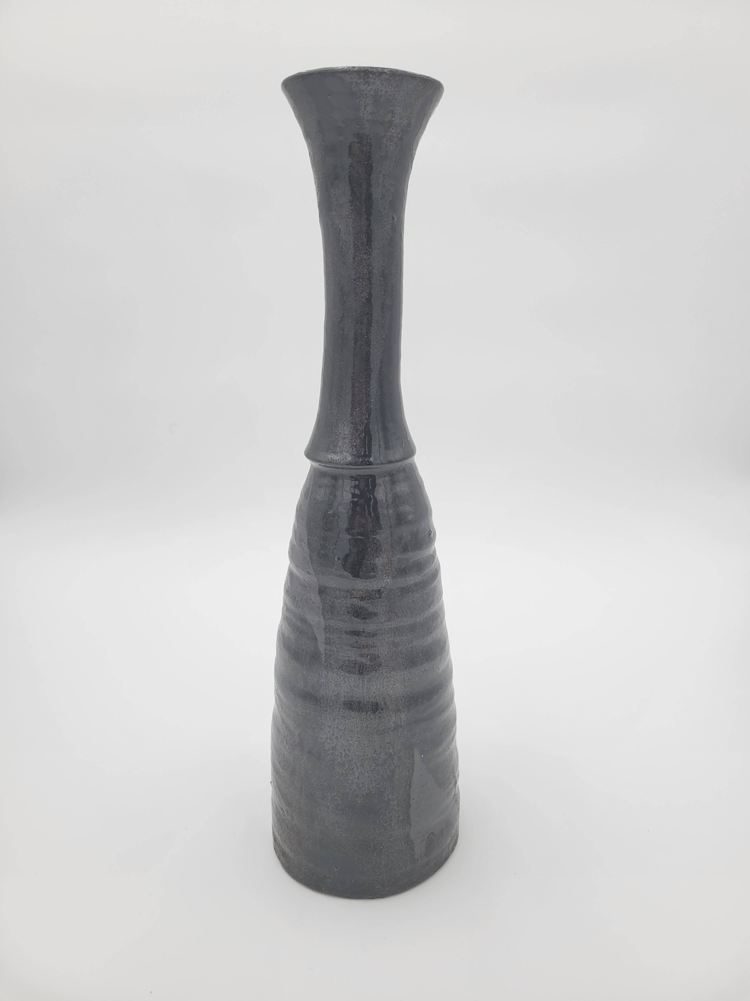 Black Ostara vase in glazed terracotta