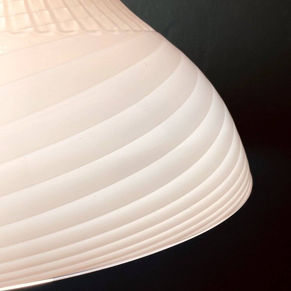 Large swirling Italian pendant lamp in pink Murano glass, 1970s.