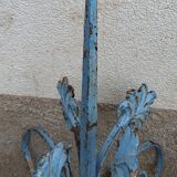 Ornement ancien de portail en fer forgé