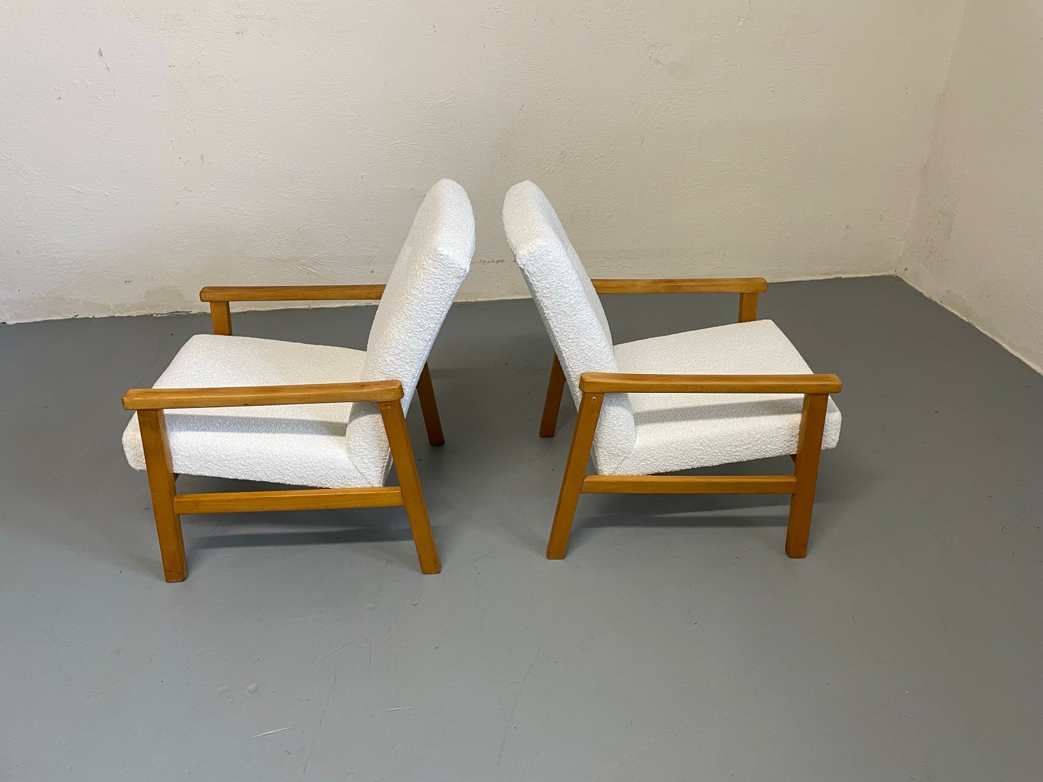 Set of two lounge chairs
