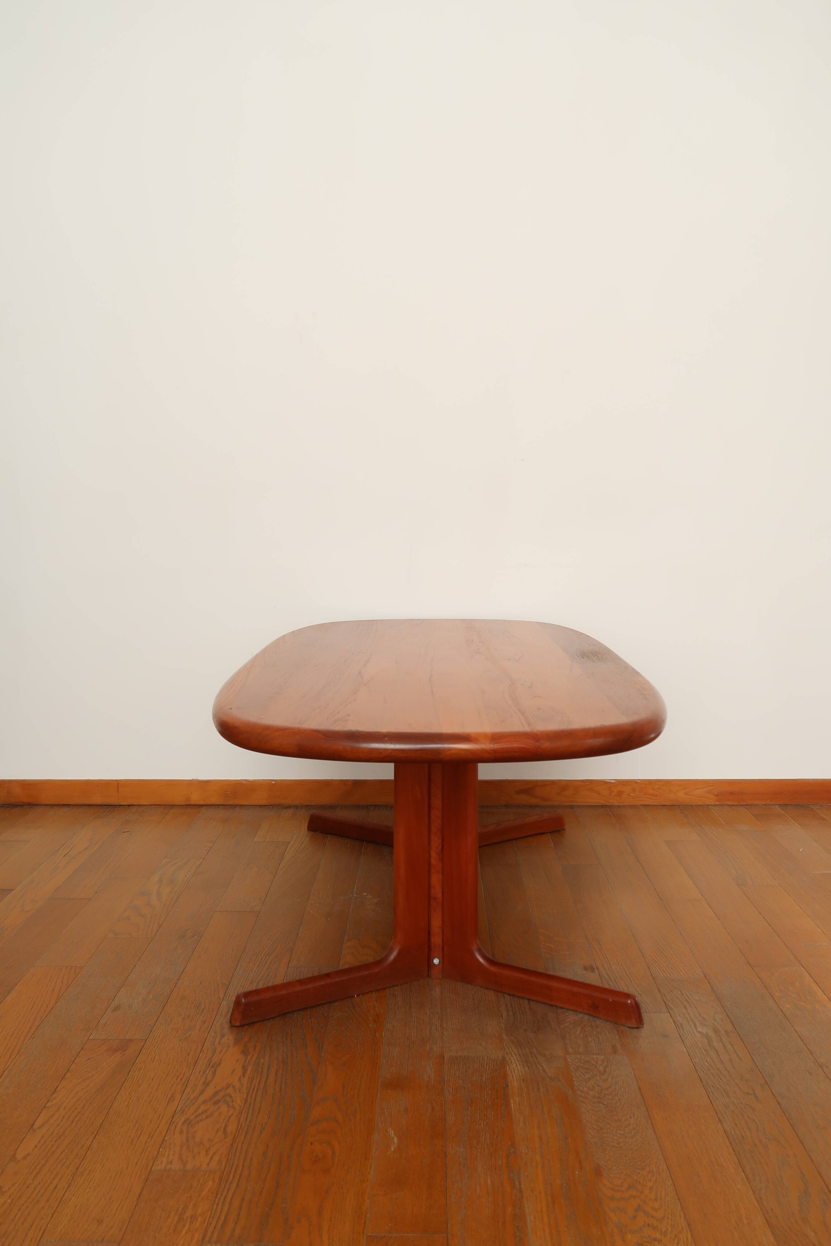 Large Scandinavian coffee table Dyrlund