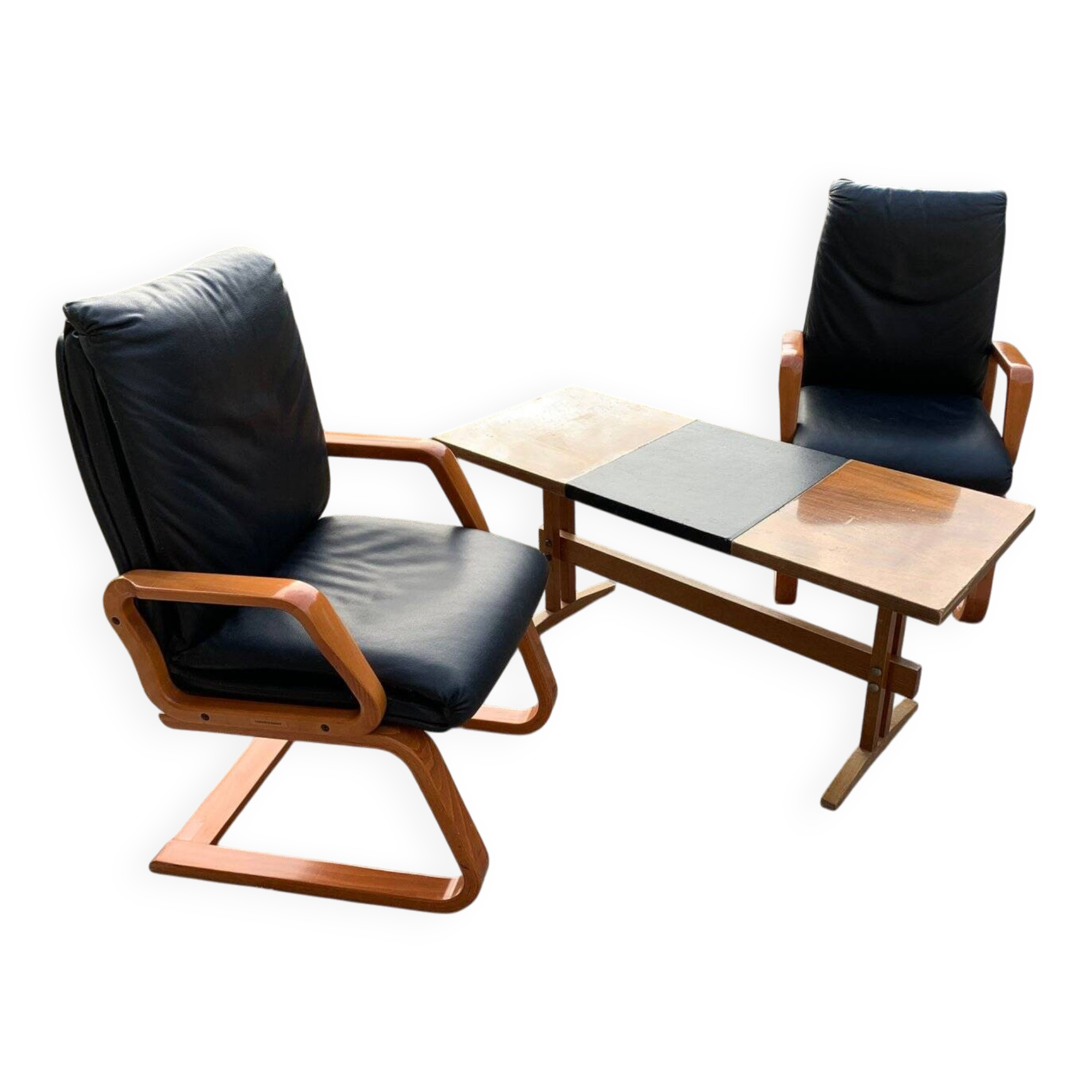 Ensemble mid-century 1960s : 2 fauteuils noirs en tissu et table basse bois et noire