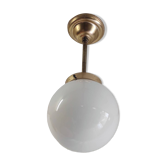 Suspension laiton et globe opaline - années 50/60