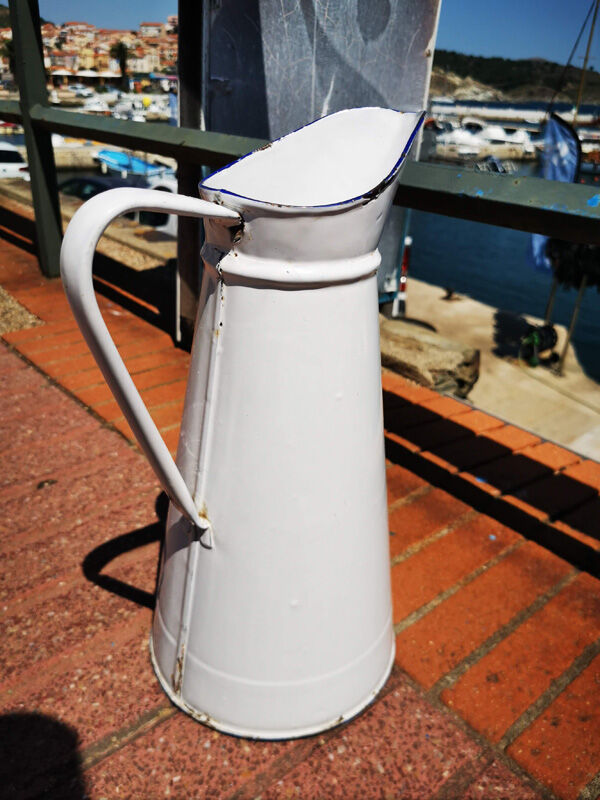 Enamelled water broc