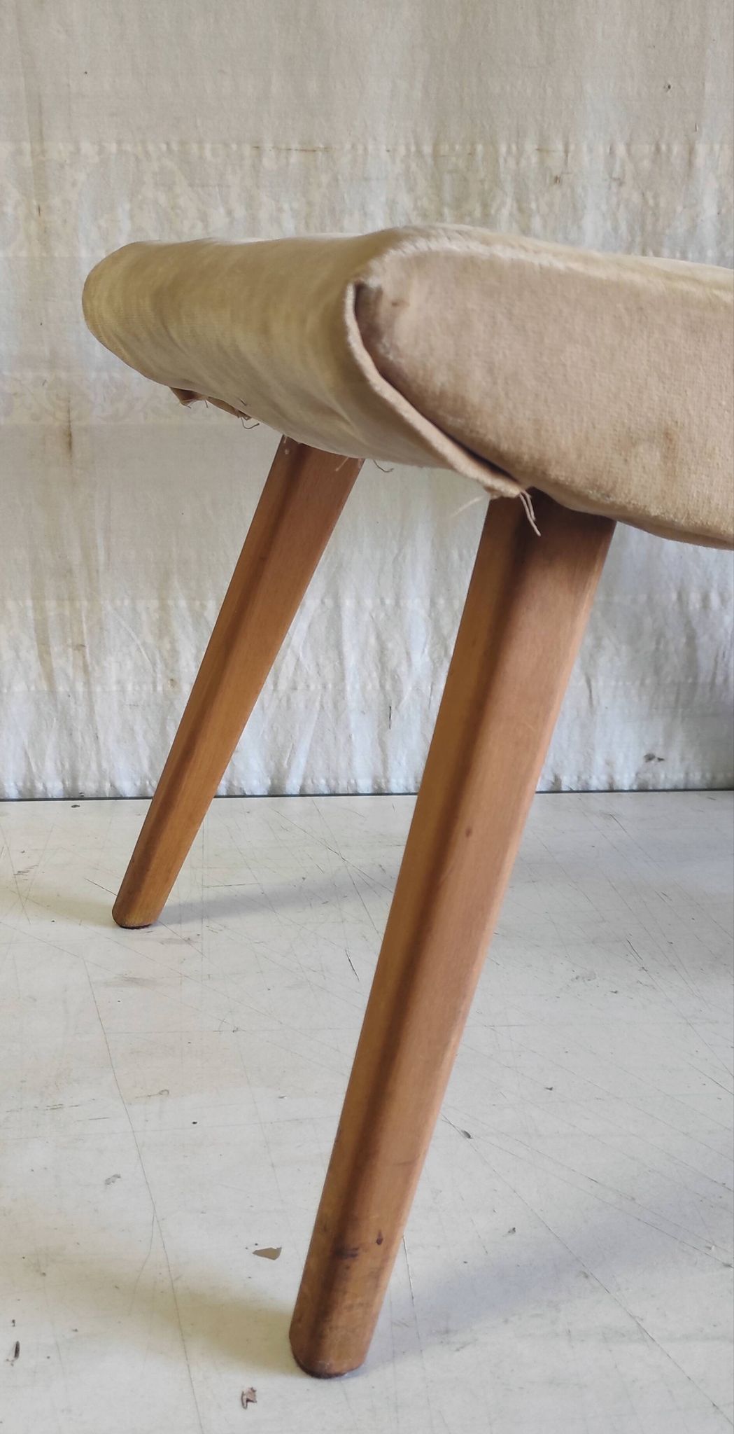 Tabouret moderniste en bois massif - années 50/60