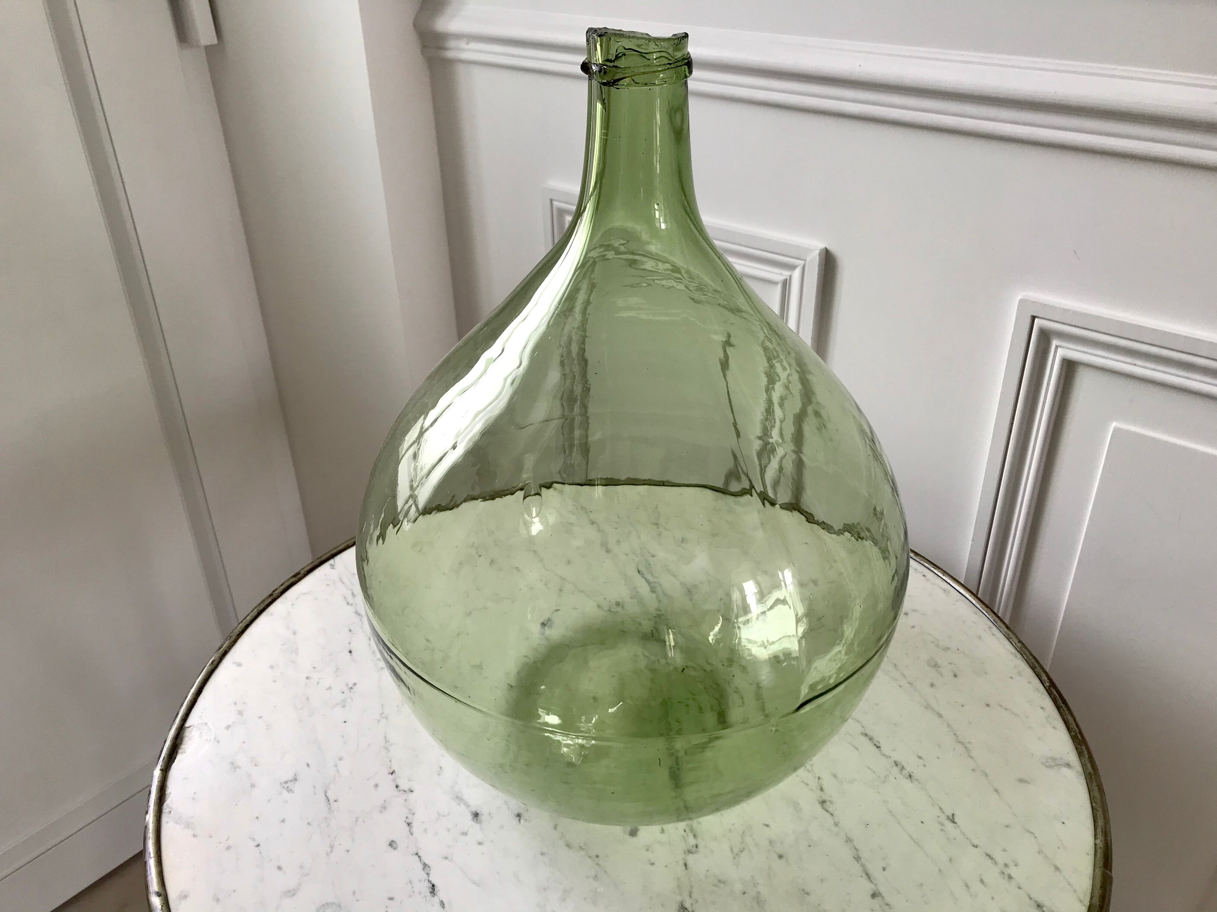 Old lady-jeanne in green glass