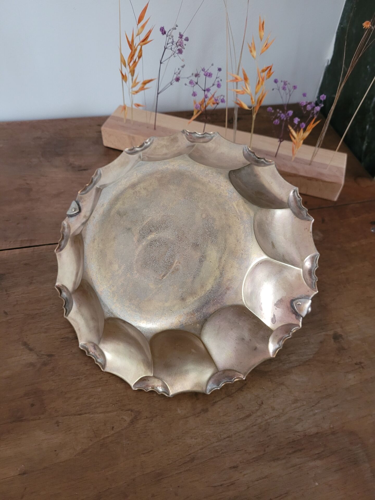 Fluted basket in copper brass