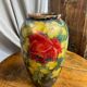 Vase en terre cuite au décor floral
